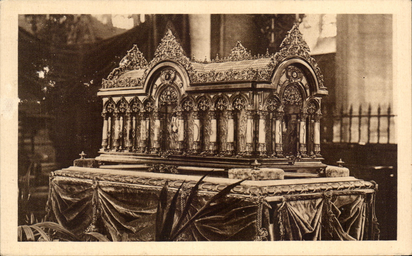 CPa Lisieux Reliquaire