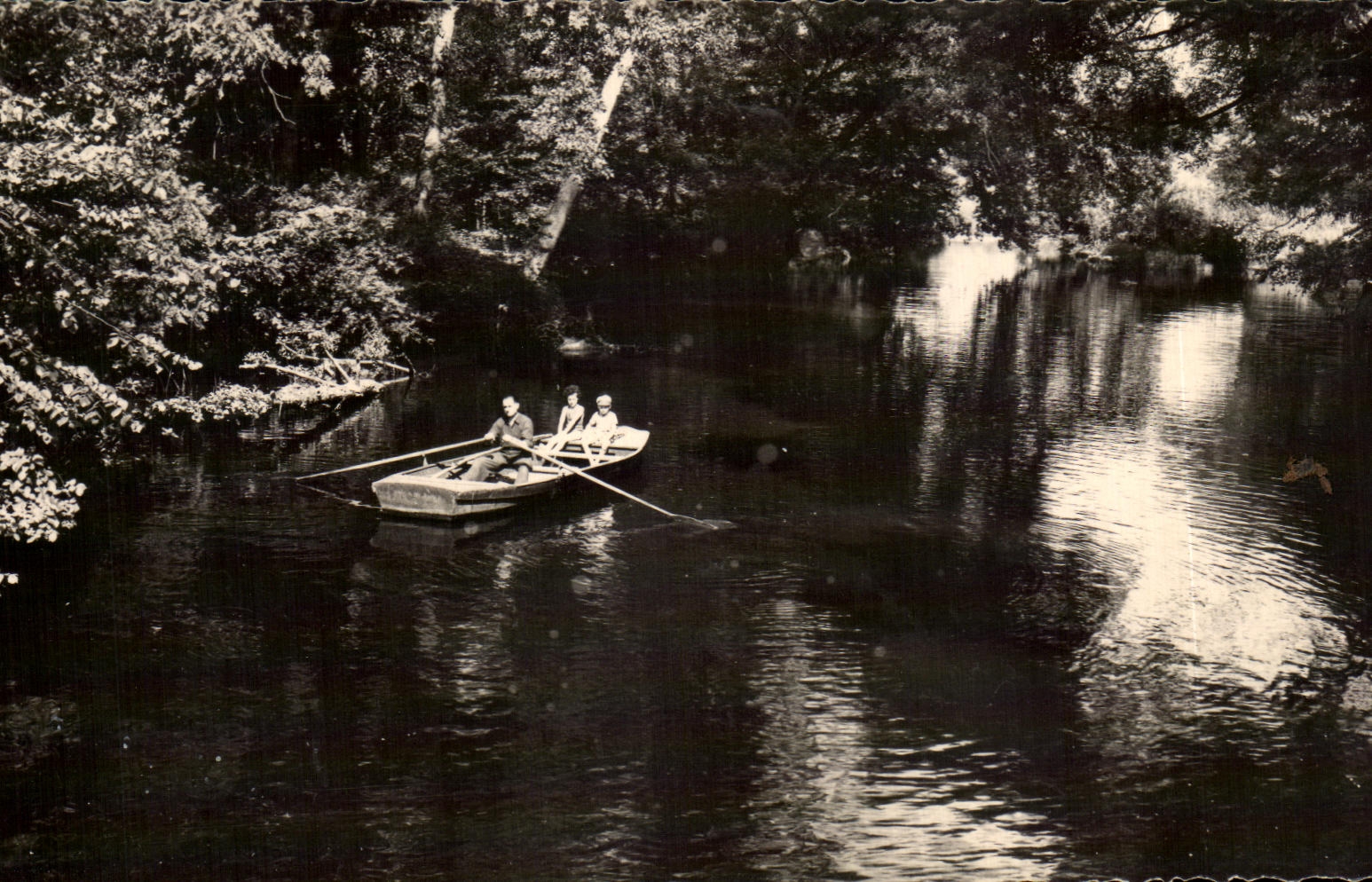 CPA La Roche Posay Les Bains Promenade sur la Creuse