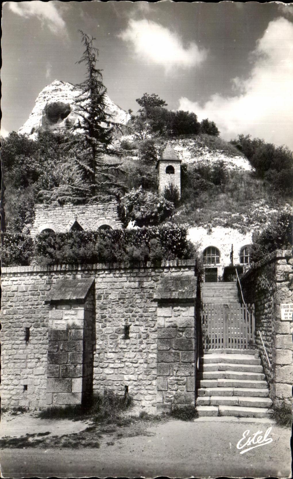 CPA La Roche Guyon Ses Environs Haute Isle La Roche du Colombier et l'Eglise Troglodytique Southerraine