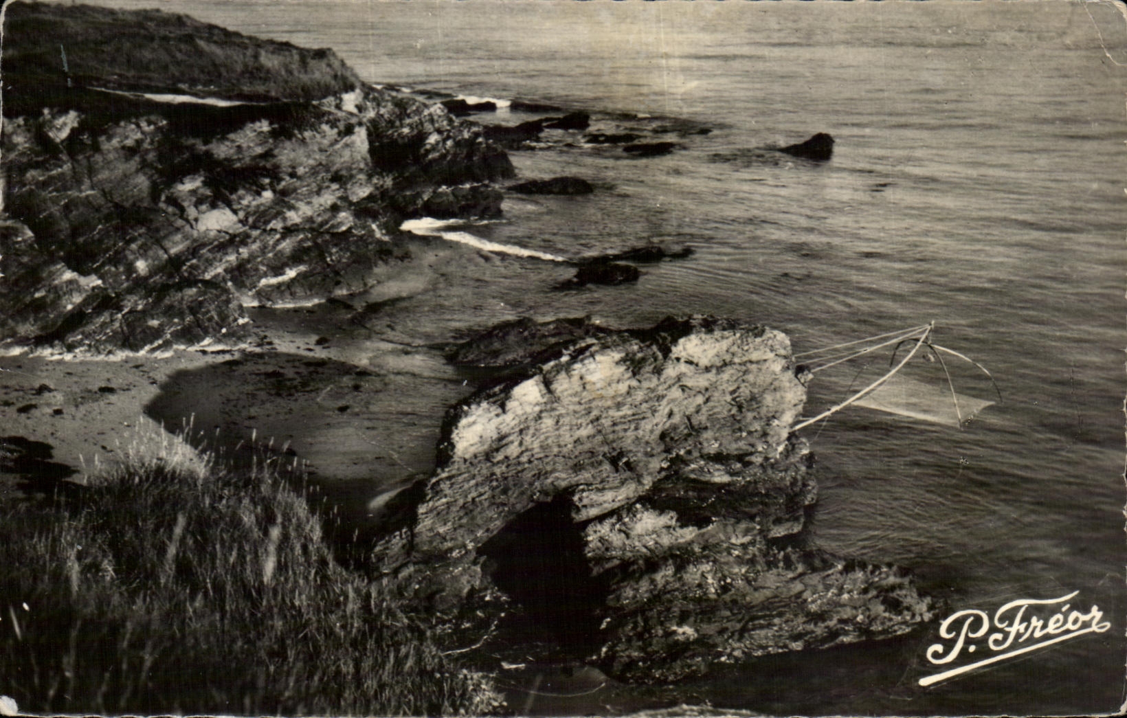 CPA Port Giraud La Roche percee et la cote Sauvage a marree haute