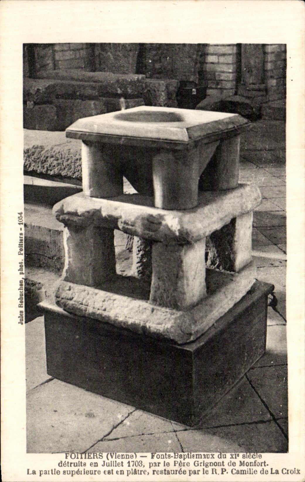 Foitiers (Vienne) — Fonts-Baptismaux du XIe siècle — Jules Rebuchon, phot. Poitiers - 1054