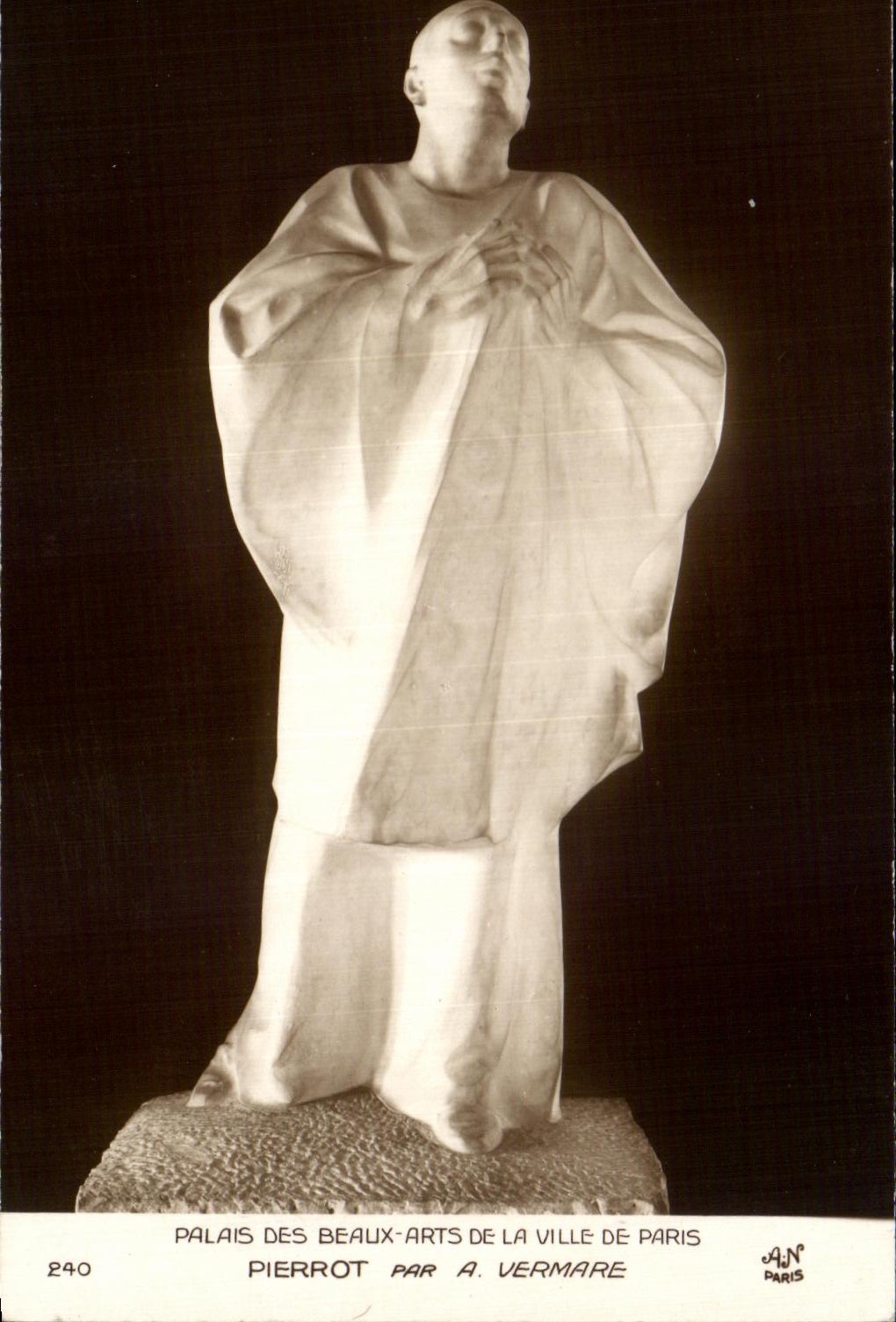 Statue de Pierrot — Palais des Beaux-Arts de la Ville de Paris — A. Vermare