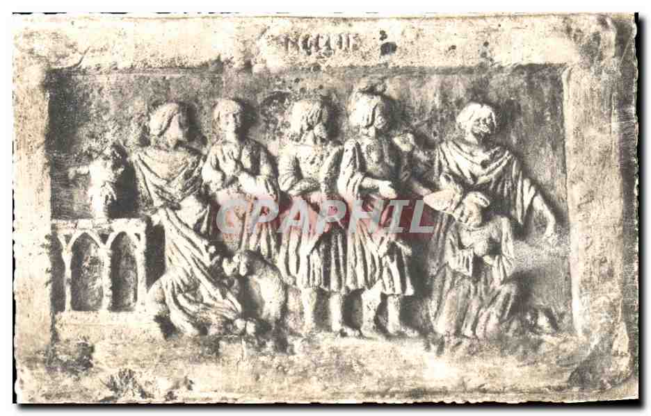 CPA Crypte Du Martyrium Pierre sculptee XIII siecle Martyre de Saint Denys