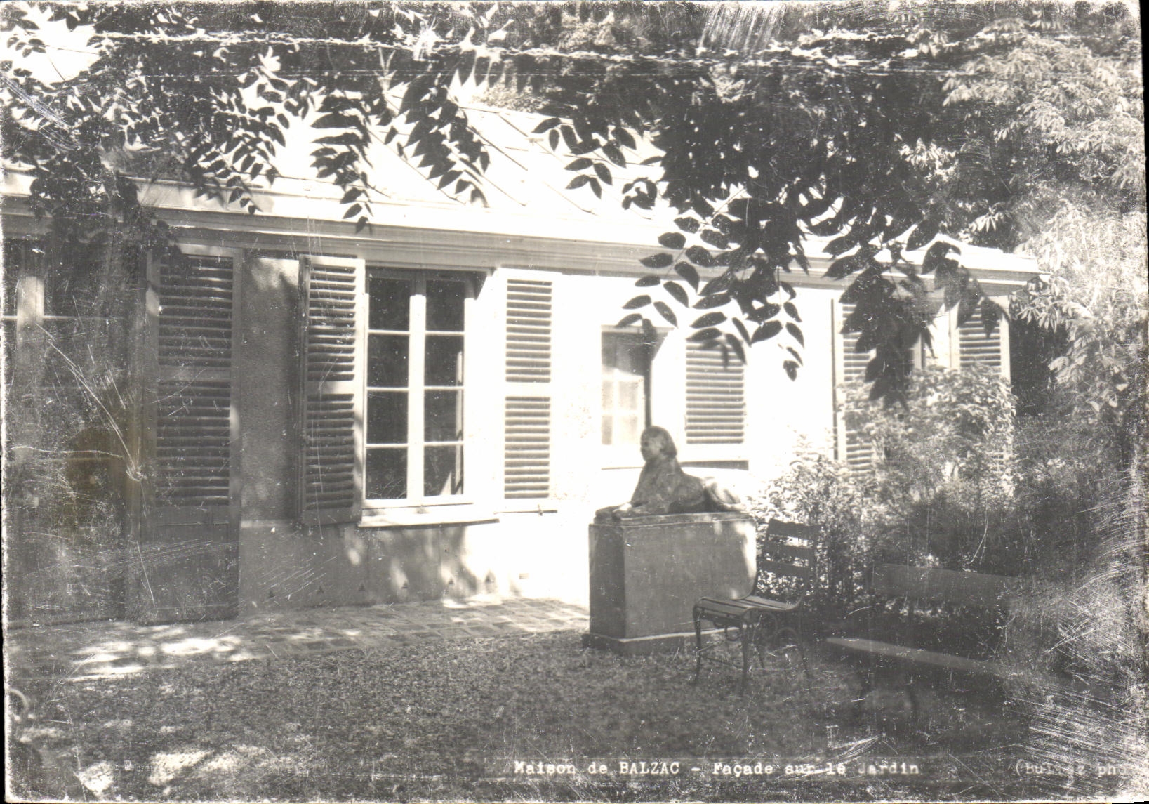 CPA Maison de Balzac Facade sur le jardin Sphinx