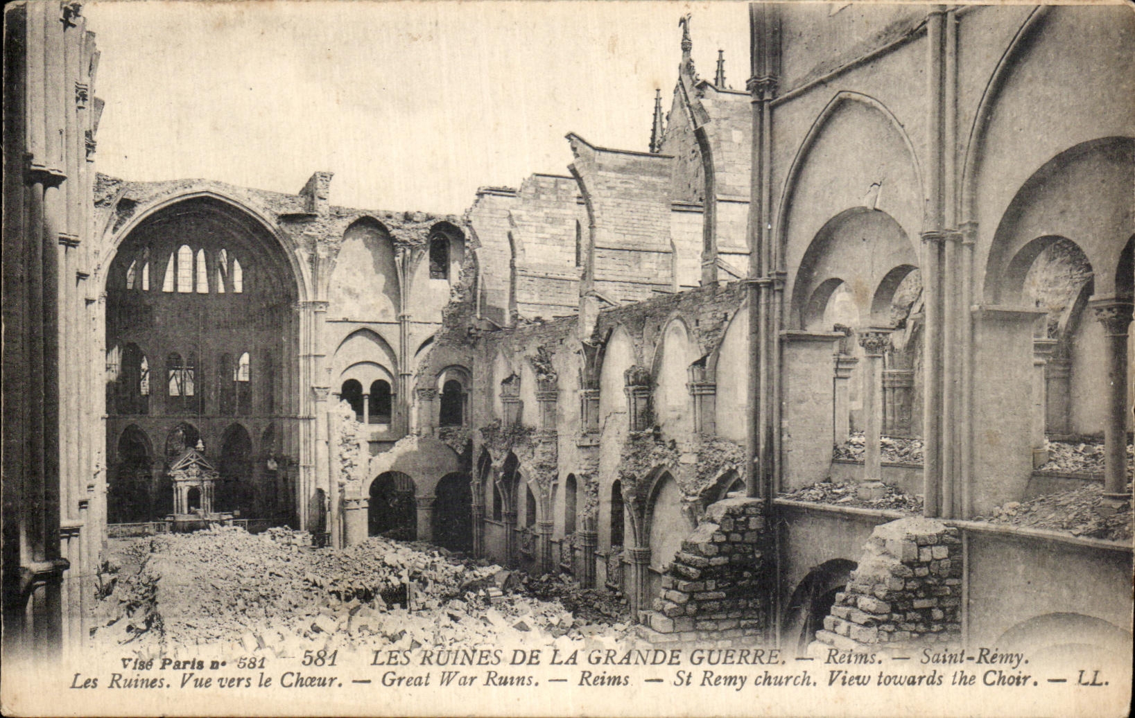 CPA Les Ruines De La Grande Guerre Reims SaintRemy Les ruines Vue vers le choeur Militaria