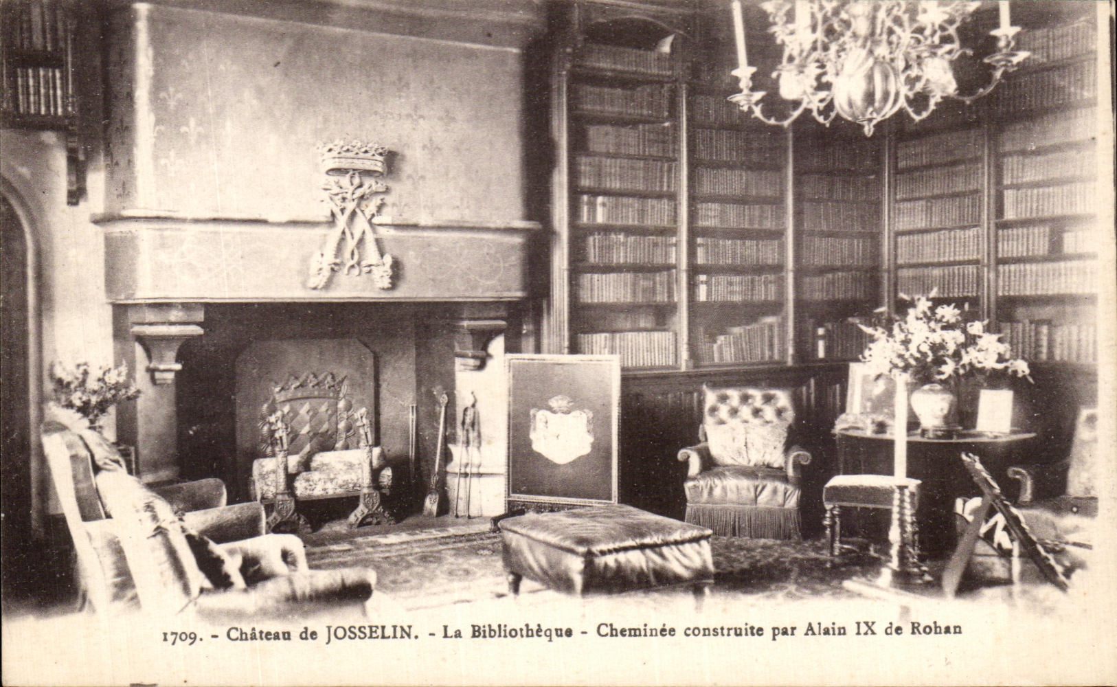 CPA Chateau De Josselin La Bibliotheque construite par Alain IXde Rohan Cheminee Library