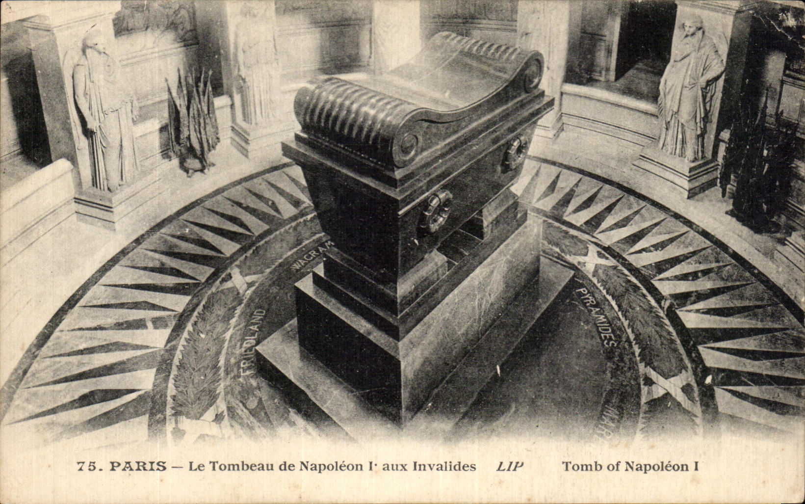 CPA Paris Le Tombaau de Napoleon 1er aux Invalides 
