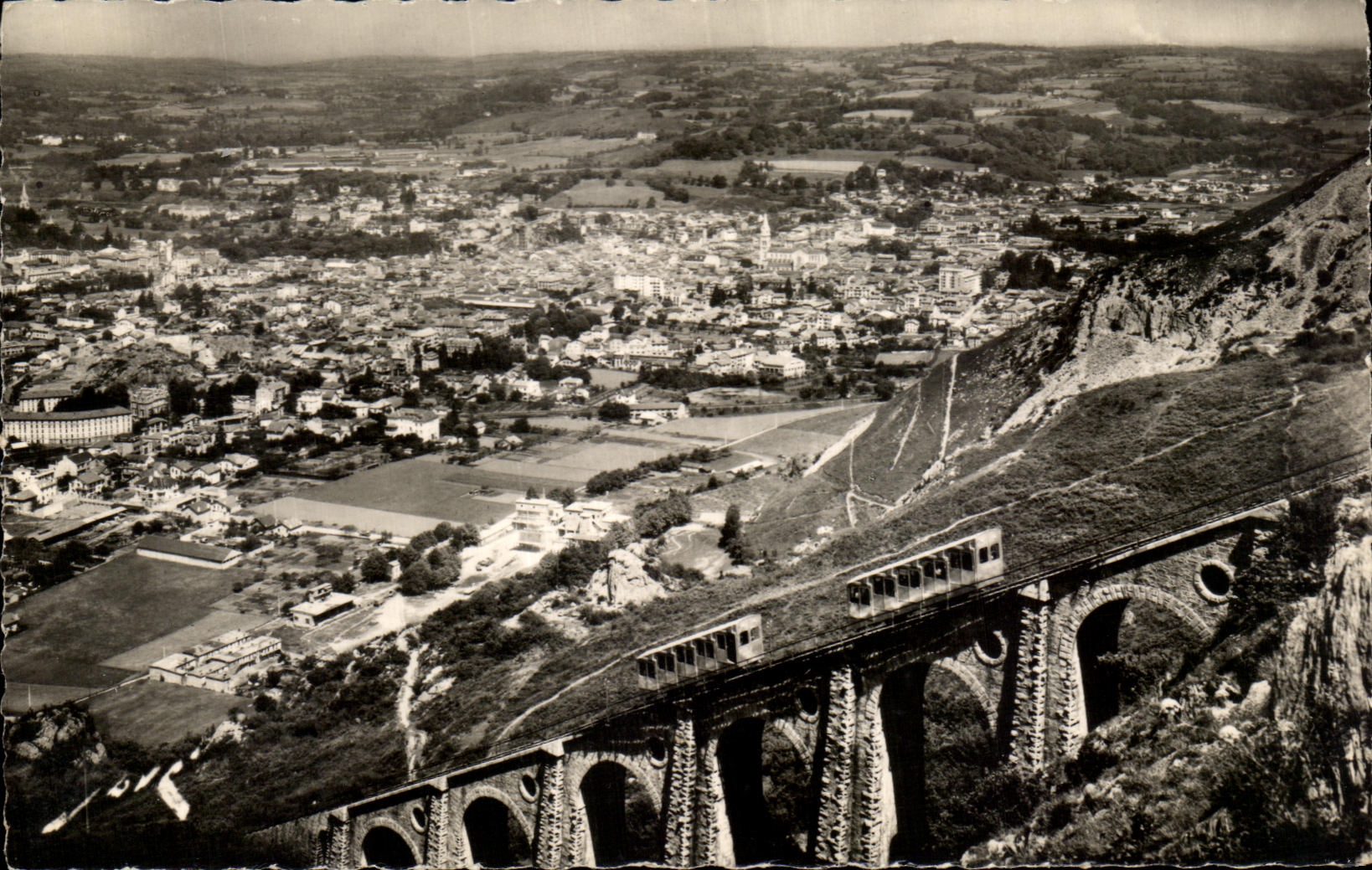 CPA Lourdes Vue Generale depuis le viaduc du Pic de Jer