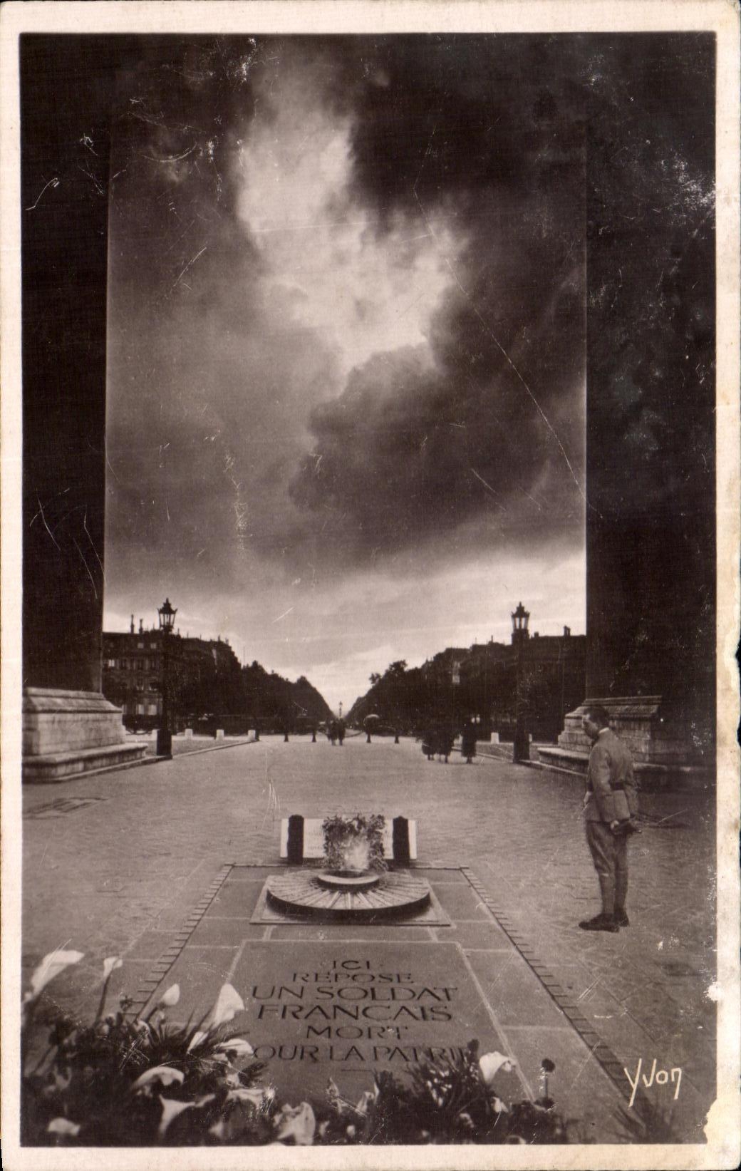 CPA La Tombe du Soldat Inconnu The Unknown Warrior under the Are de Triomphe Paris 