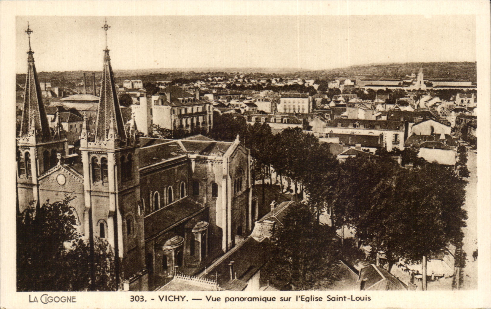 CPA Vichy vue panoramique sur l'eglise saint louis