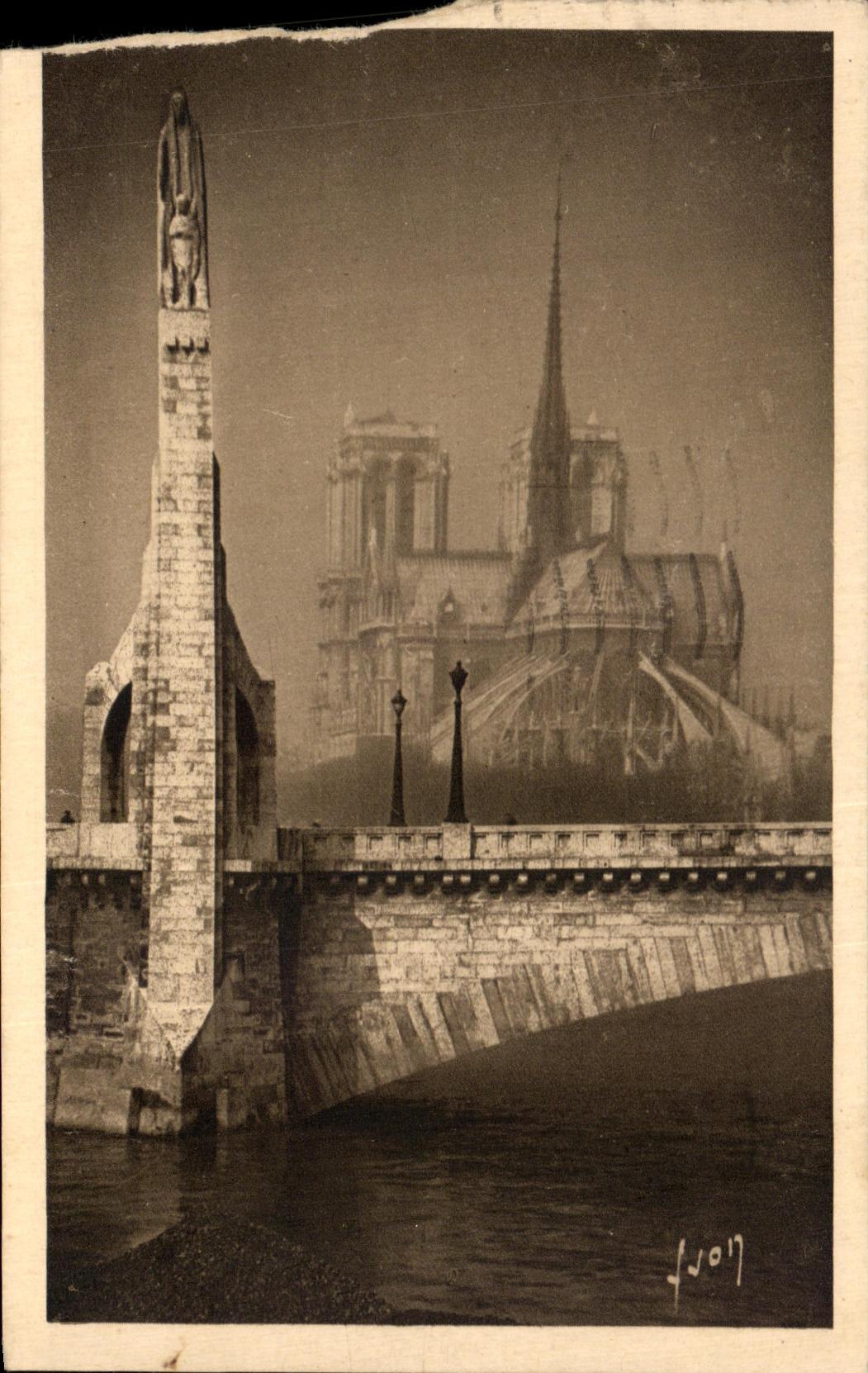 CPA Paris en flanant notre dame et statue de ste geneviere Oeuvre de landowaki Yvon 