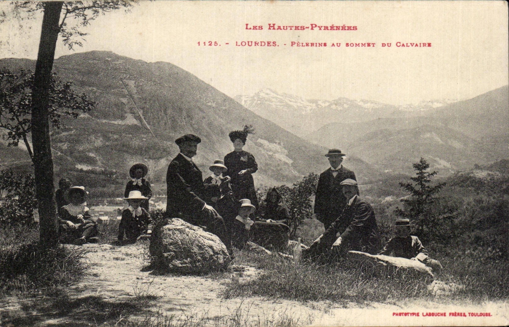 CPA Lourdes Pelerins au sommet du calvaire 