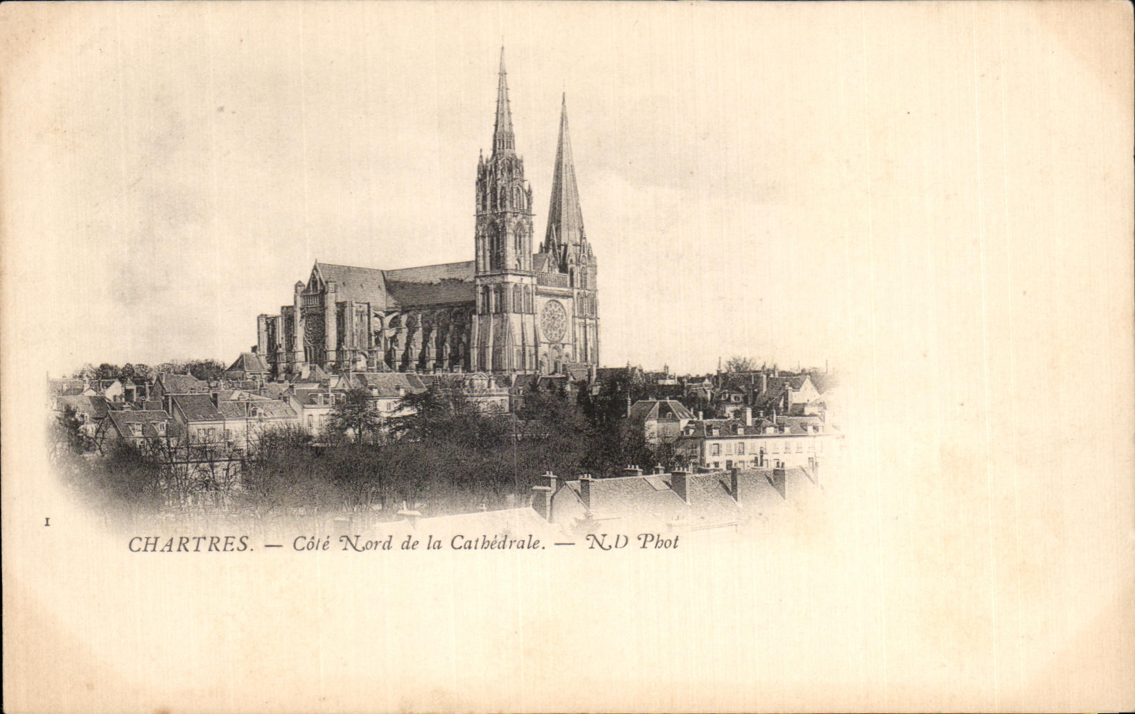 CPA Chartres Cote Nord de la Cathedrale