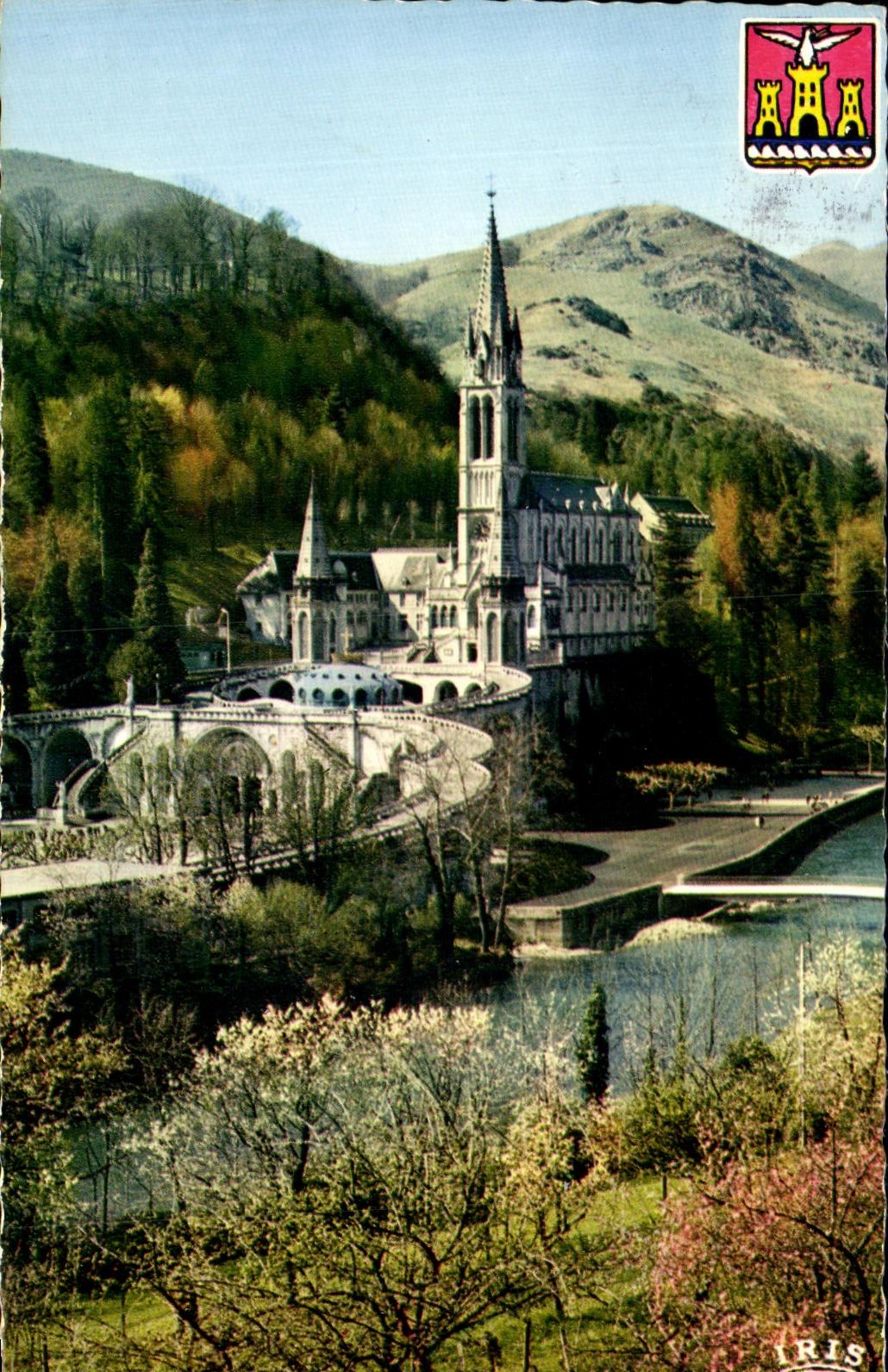 CPA Lourdes La Basillque le Gave et le nouveau Pont
