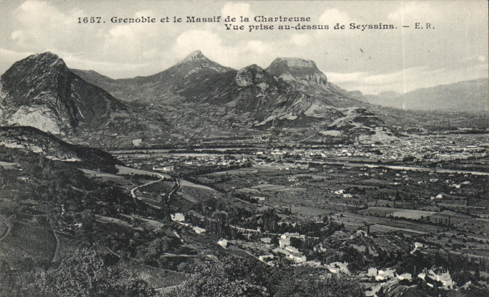 Grenoble et le Massif de la Chartreuse — Vue prise au-dessus de Seyssins — E.R.