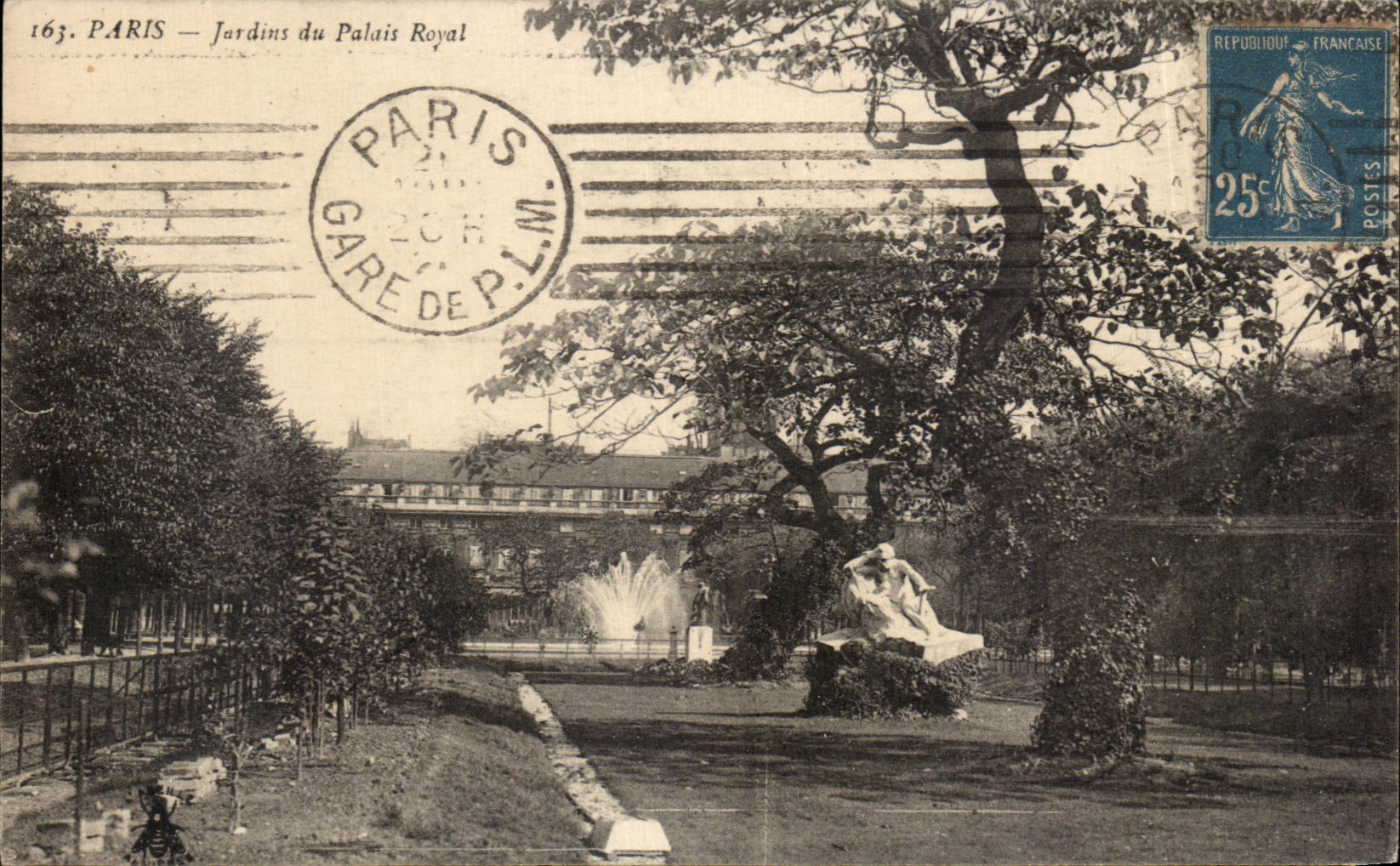 CPA Paris jardins du palais royal