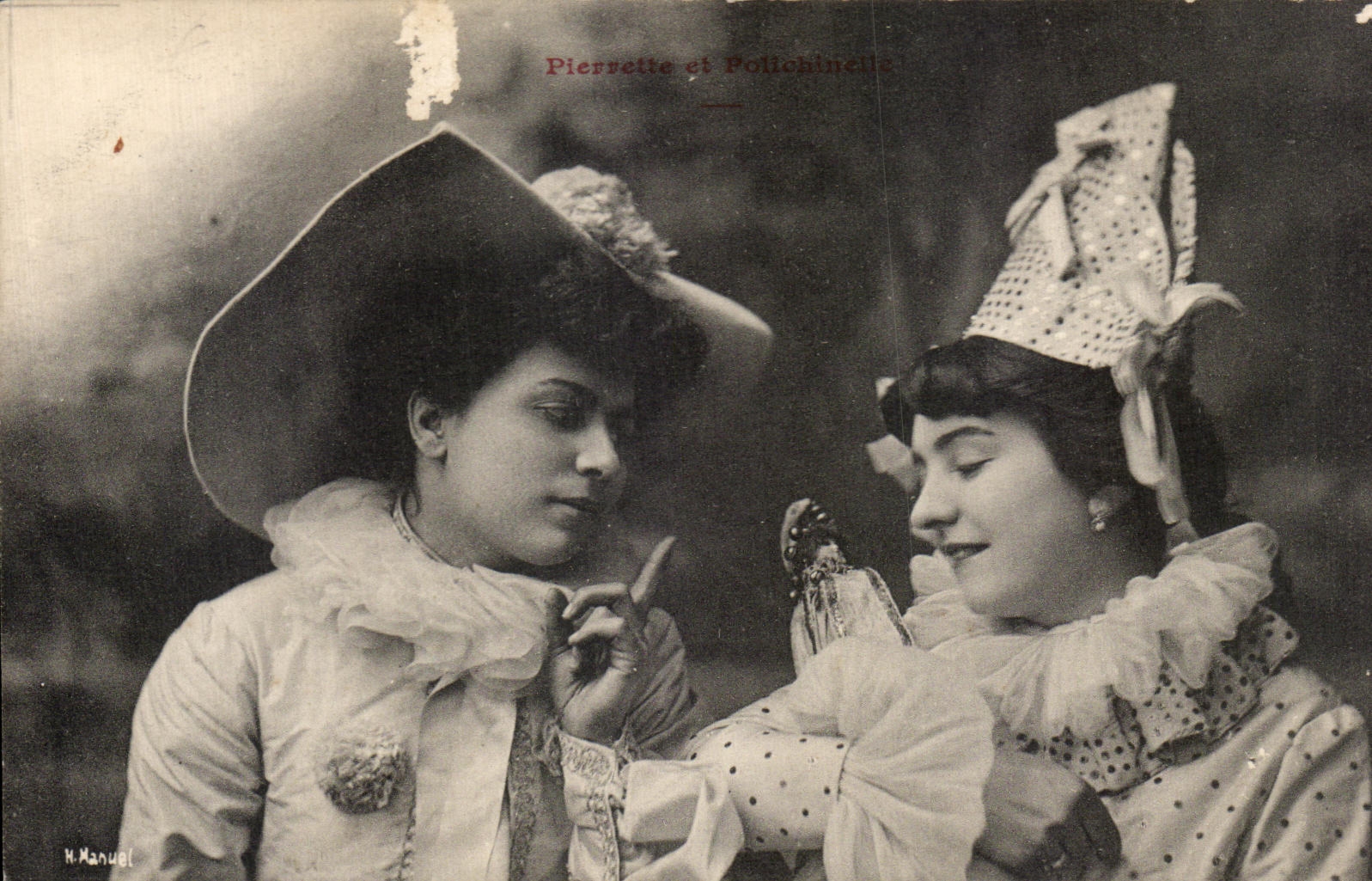 CPA fantaisie Femmes Folklore Marionnette