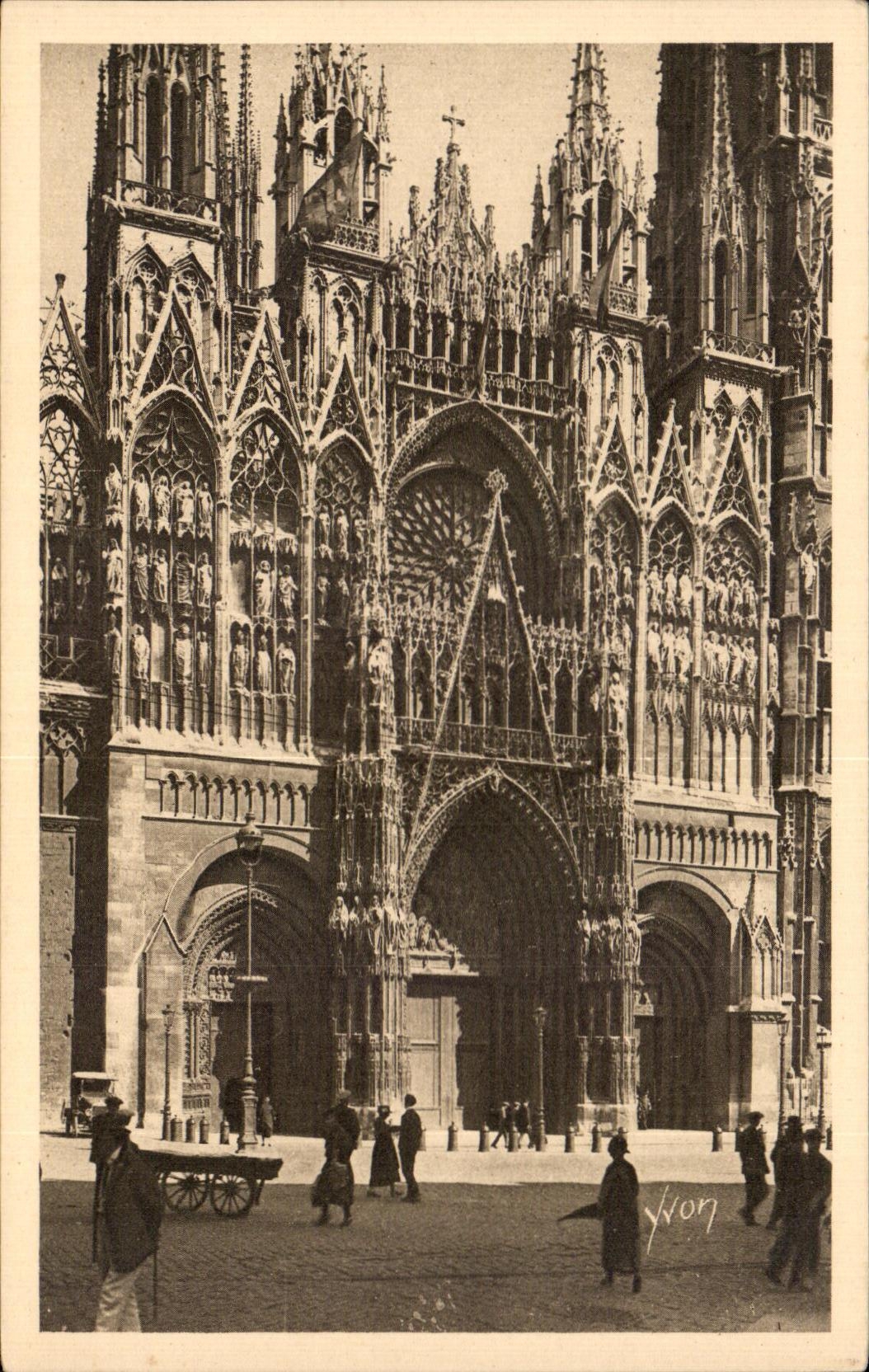 CPA La Douce France Rouen Facade de la Cathedrale