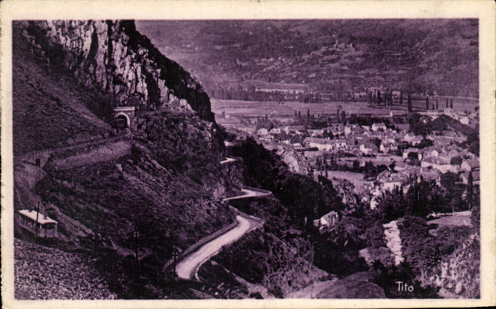 CPA Les Pyrenees Route de Cauterest Pierrefitte Le Tunnct la Route Vue sur Pierrefitte