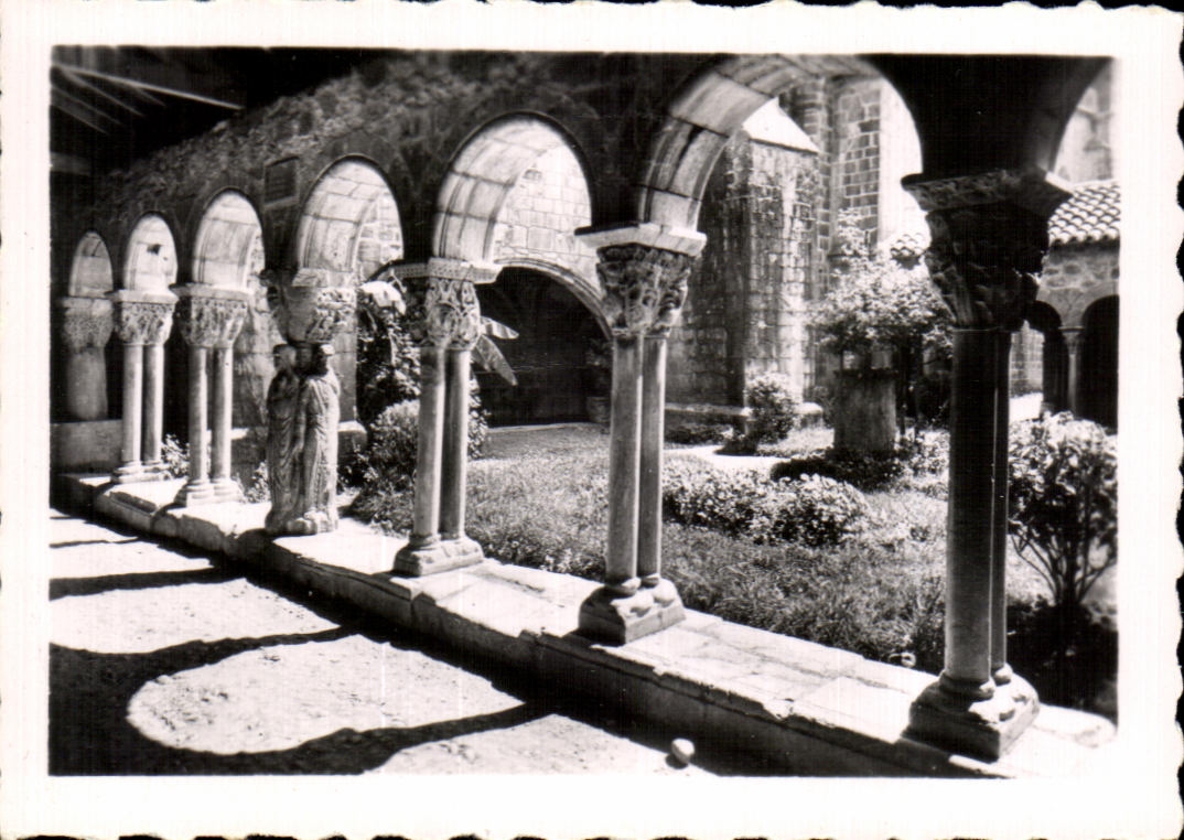 CPSM Saint Bertrand de comminges le cloitre de la cathedrale
