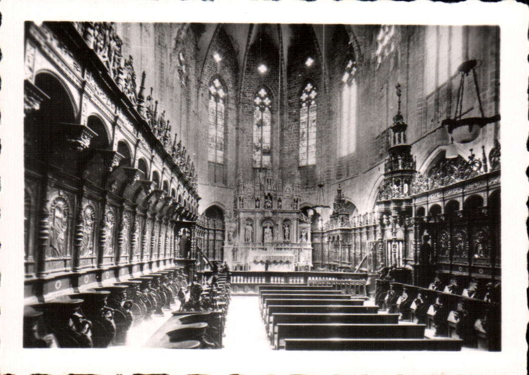 CPSM Saint Bertrand De Comminges Choeur de la cathedrale les stalles et le maitre autel