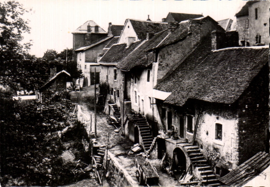 Les Vieux Quartiers — ancienne route où passa Napoléon à son retour de l'Île d'Elbe le 6 mars 1815 — 7 CORPS