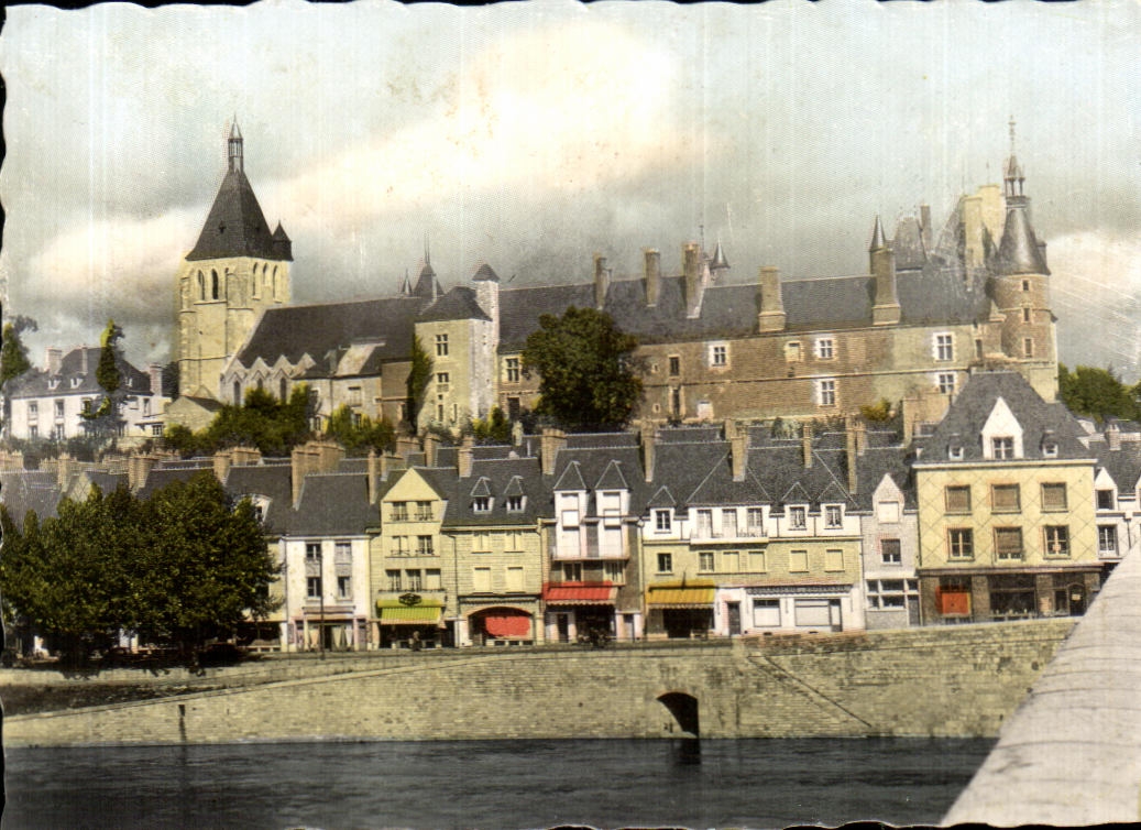 Gien — Le Château, les Quais et l'Église Jeanne d'Arc vus du Pont de la Loire — Éditions de Luxe « Estel » EI 1220