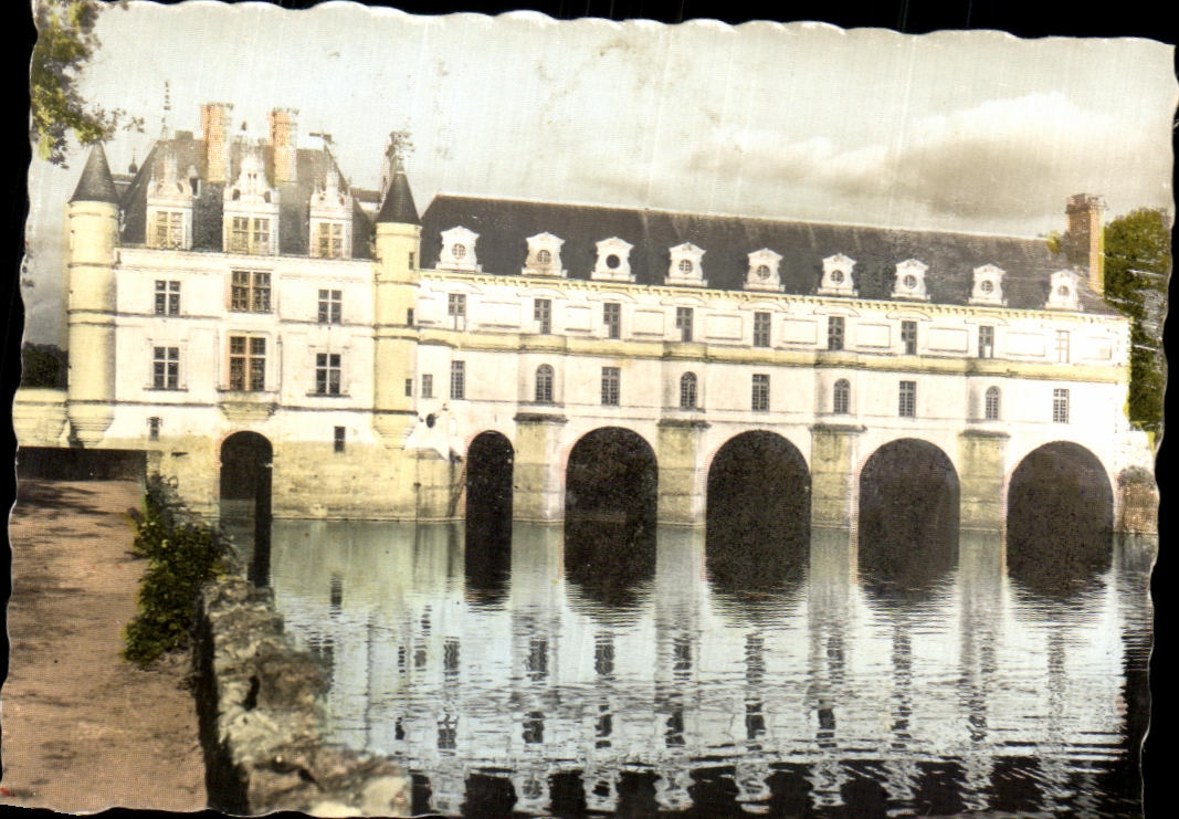 CPSM Le chateau de chenonceaux la facade ouest et la grande galerie sur le cher 