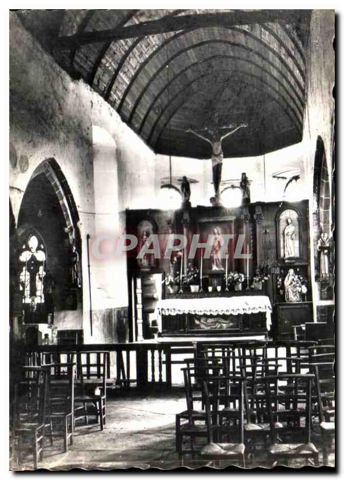 PLOUHA (C.-du-N.) - Chapelle de Kermaria-an-Isquit - L'Aute! (XIVe s.)