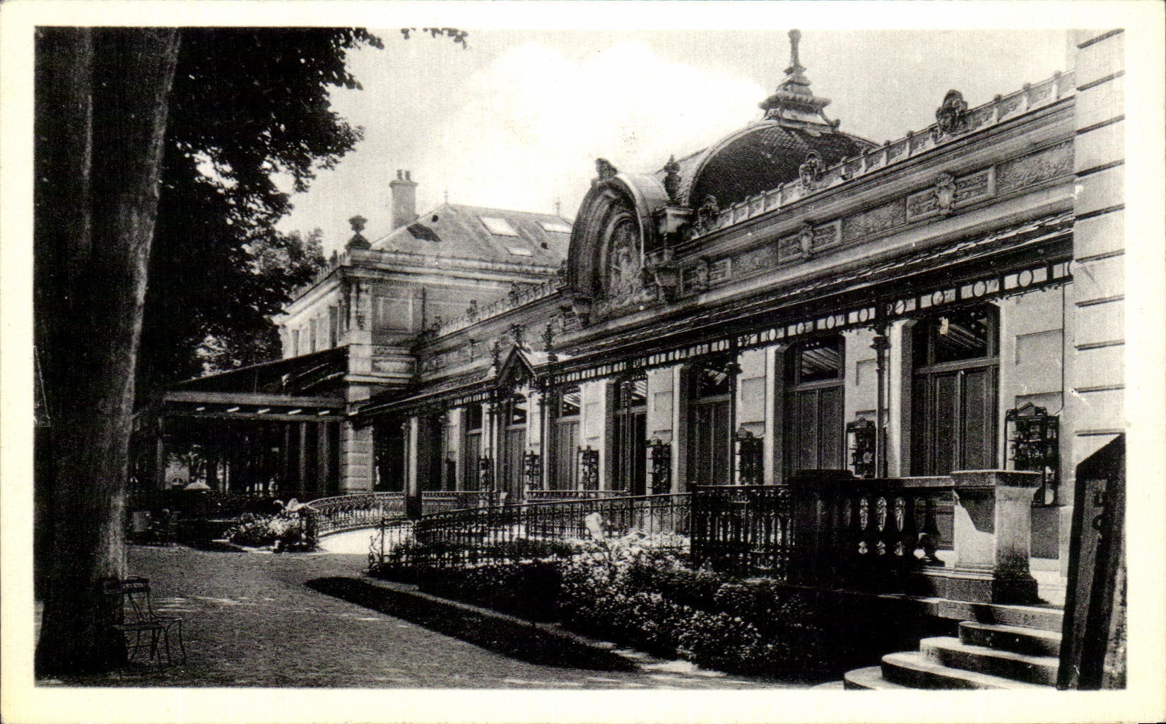 Néris-les-Bains — Het Casino — Les Arts Photographiques, Parijs