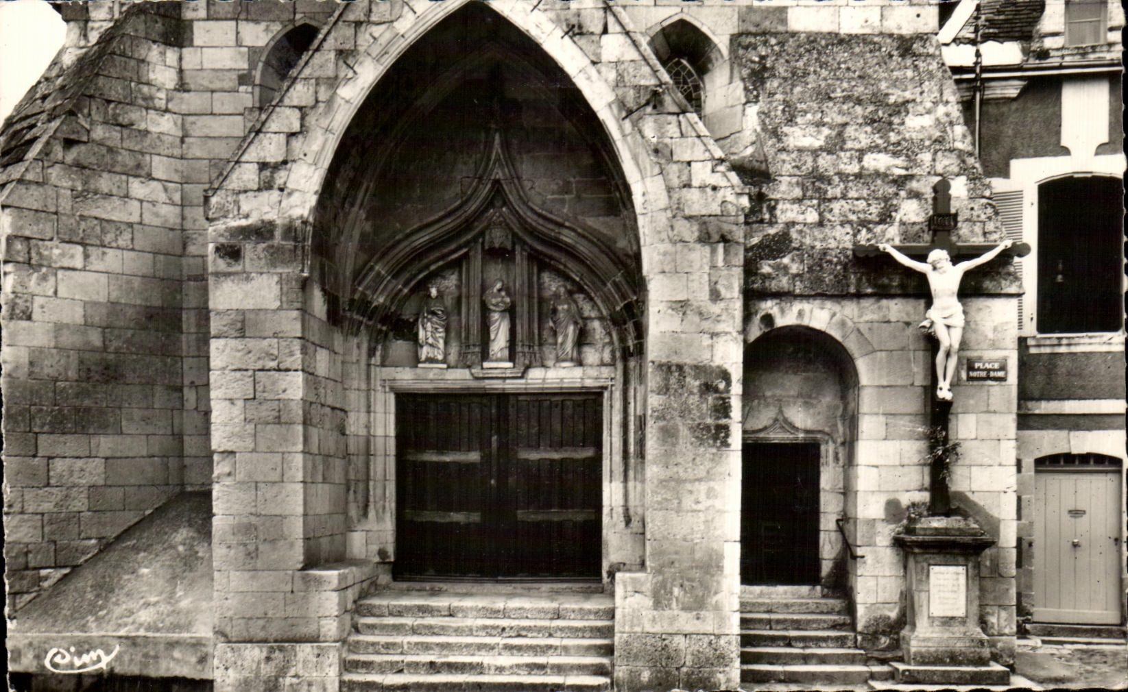 CPSM La Roche Posay les Bains Vienne bis Entree de l'Eglise 