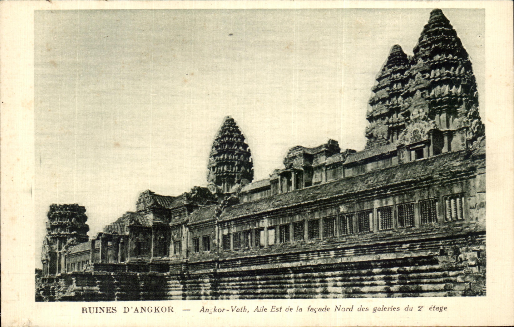 Ruines d'Angkor — Angkor-Vath, Aile Est de la façade Nord des galeries du 2e étage