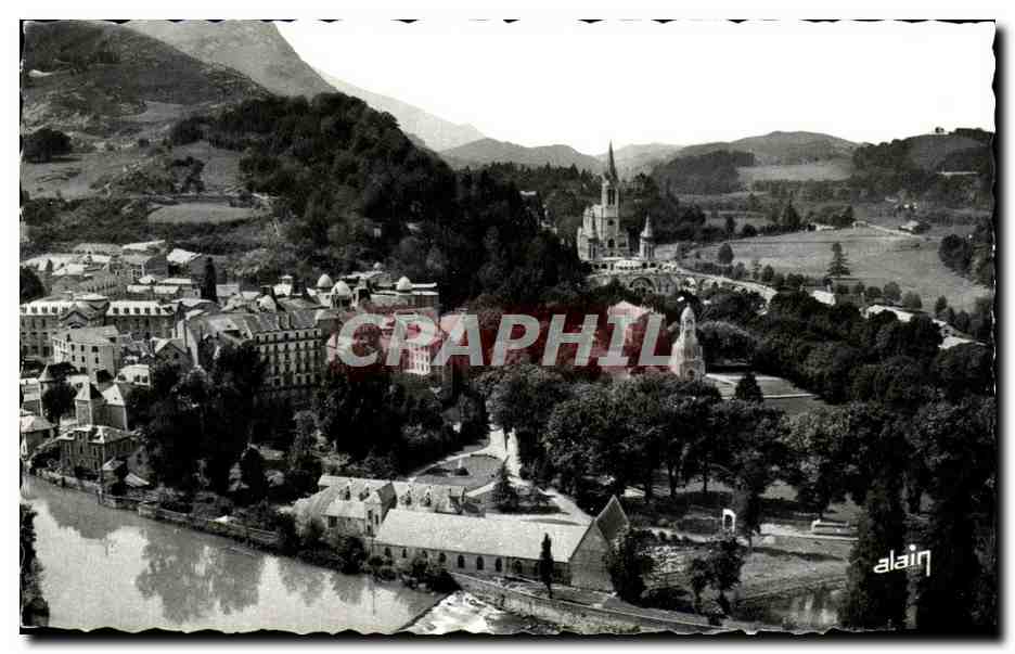 CPA Lourdes La Basilique et les Chutes du Gave