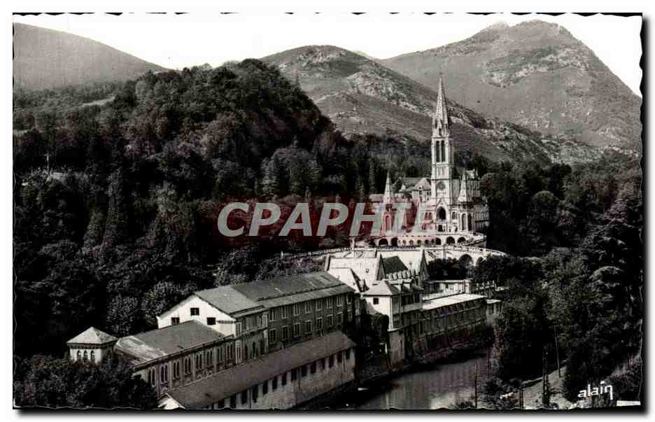 CPA Lourdes La Basilique et le Gave