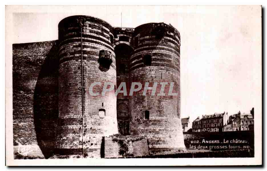CPA Angers Le Chateau les deux grosses tours