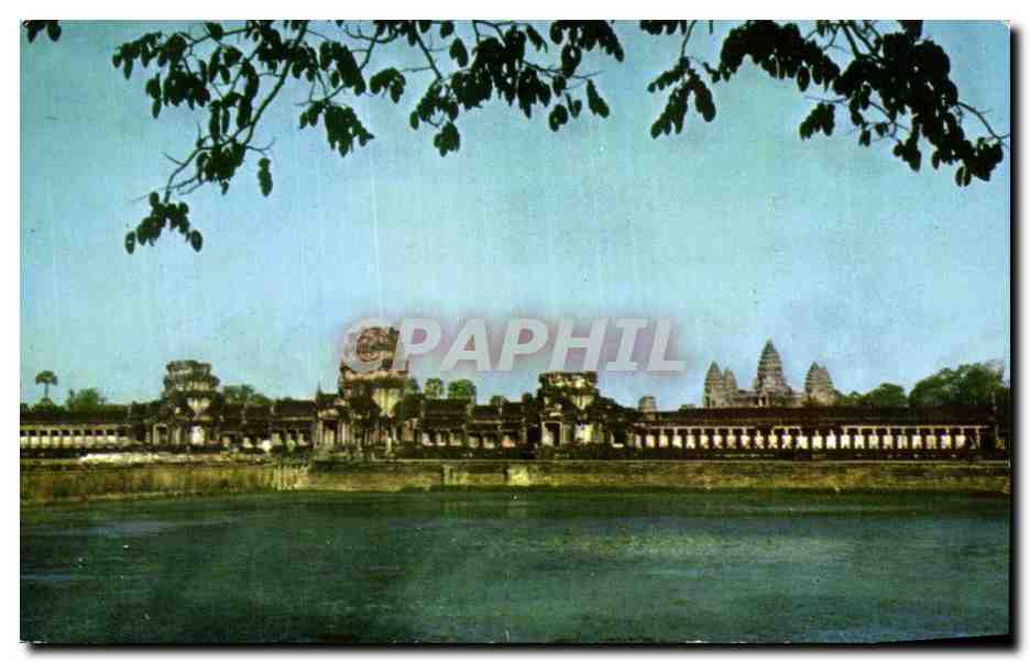 Angkor Wat — Entrée principale vue depuis le fossé — éditeur : Hotel International Phnompenh