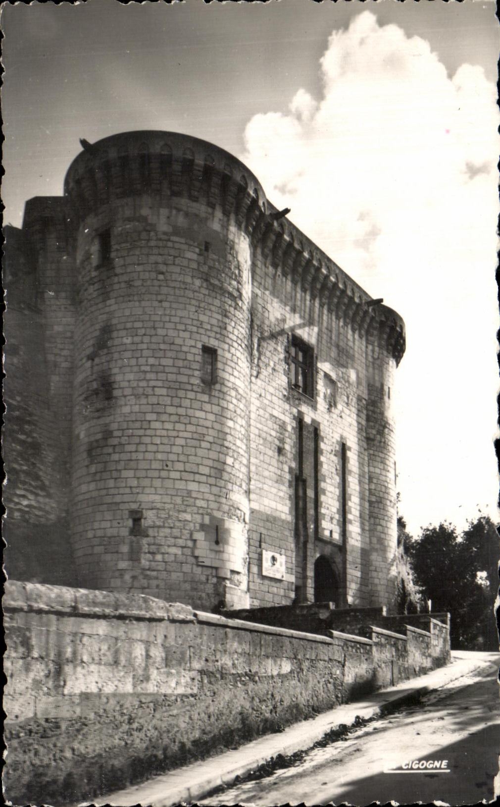 CPA Loches (Indre et Loire) Porte royale entree principale de l'enceinte du chateau