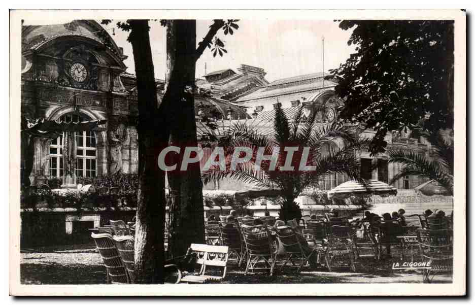 CPA Vichy Le Casino vu de cote