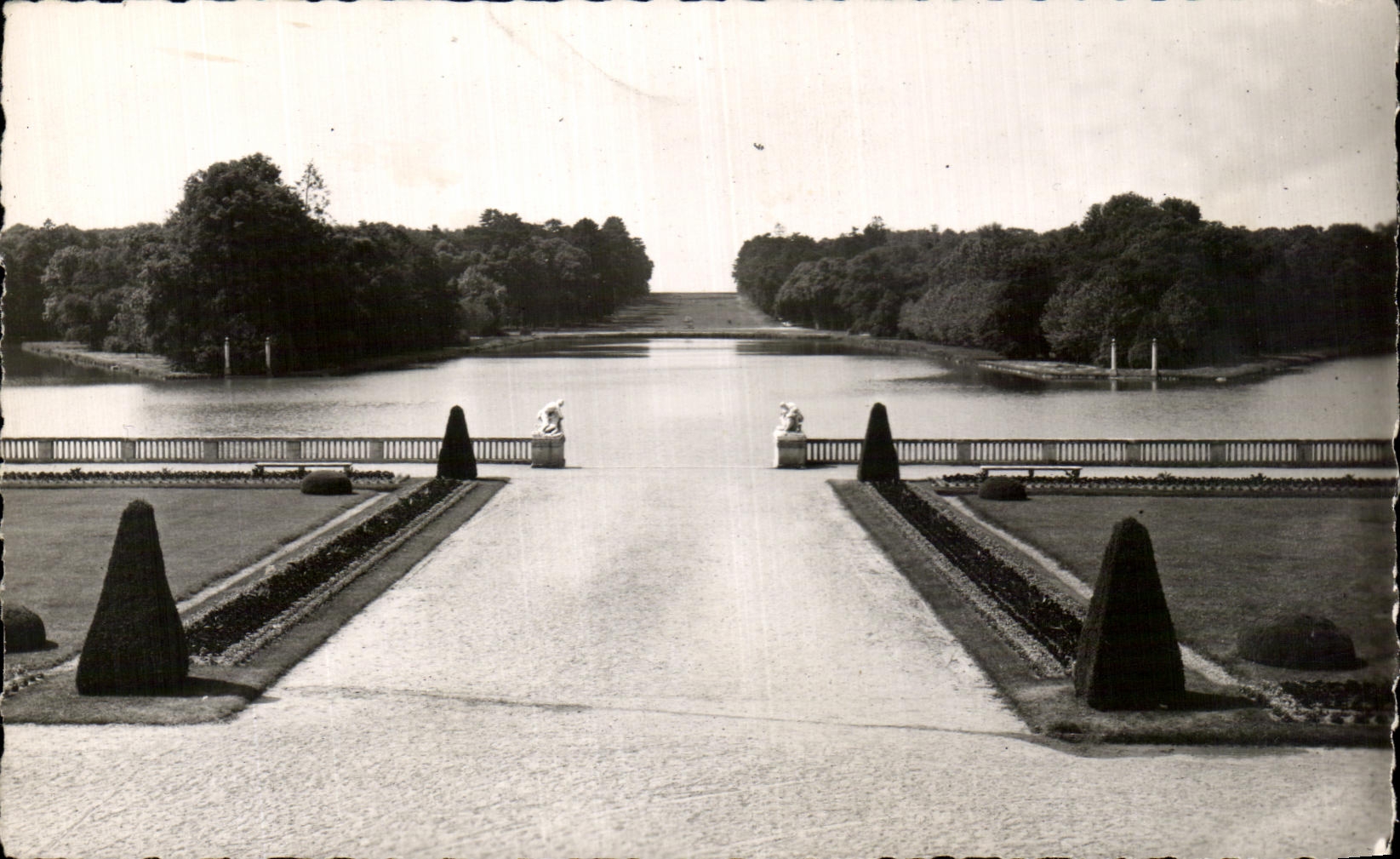 CPSM Rambouillet Le Parterres du Chateau et les Canaux