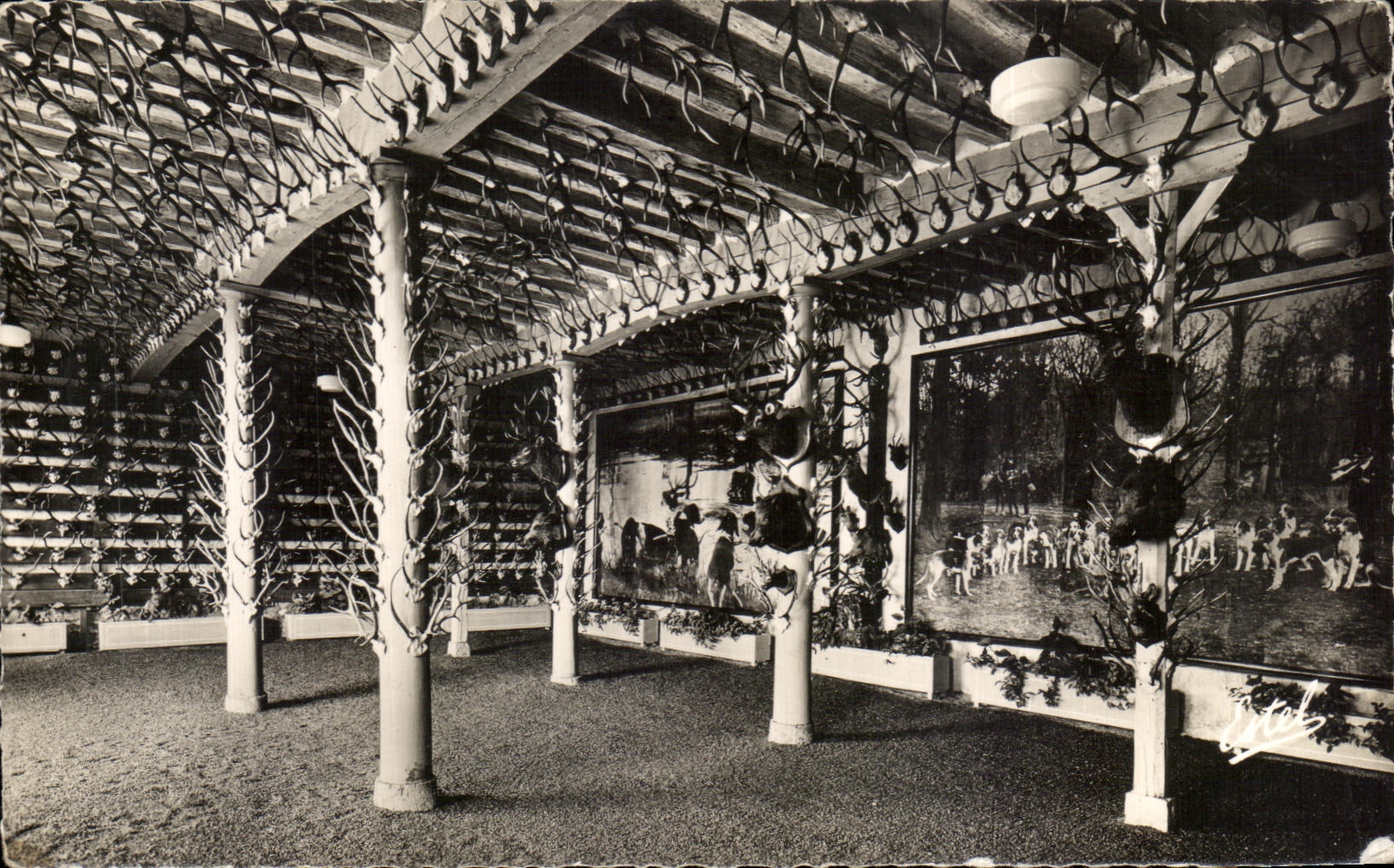 CPA Le Chateau de Cheverny Le Musee de Venerie The Hunting Museum Chasse