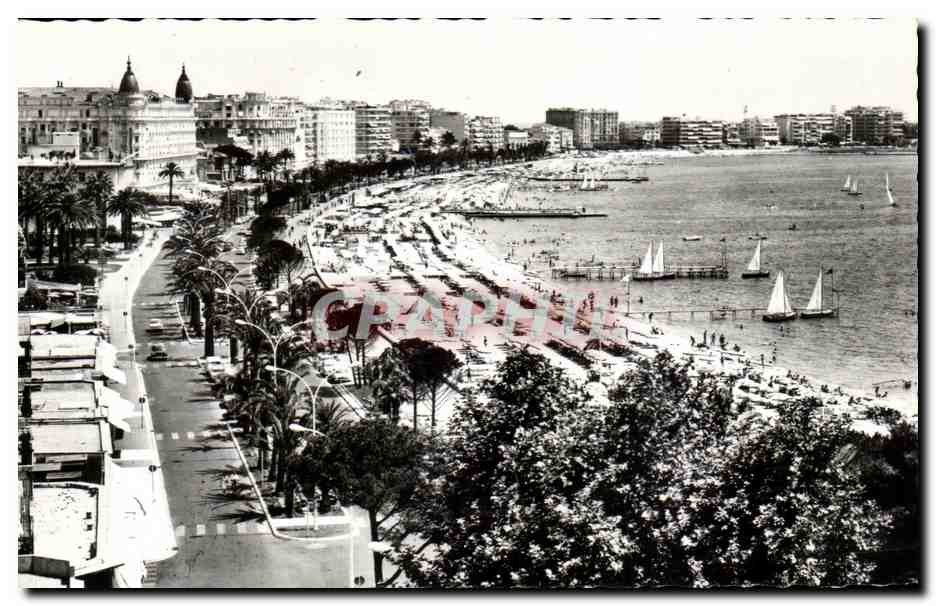 CPA La cote d'azur Cannes La plage et la Croisette vues de l'hotel Majestic