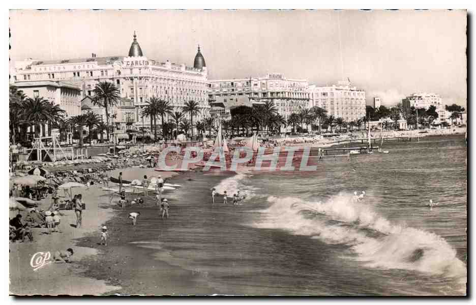 CPA Cannes la plage de la croisette 