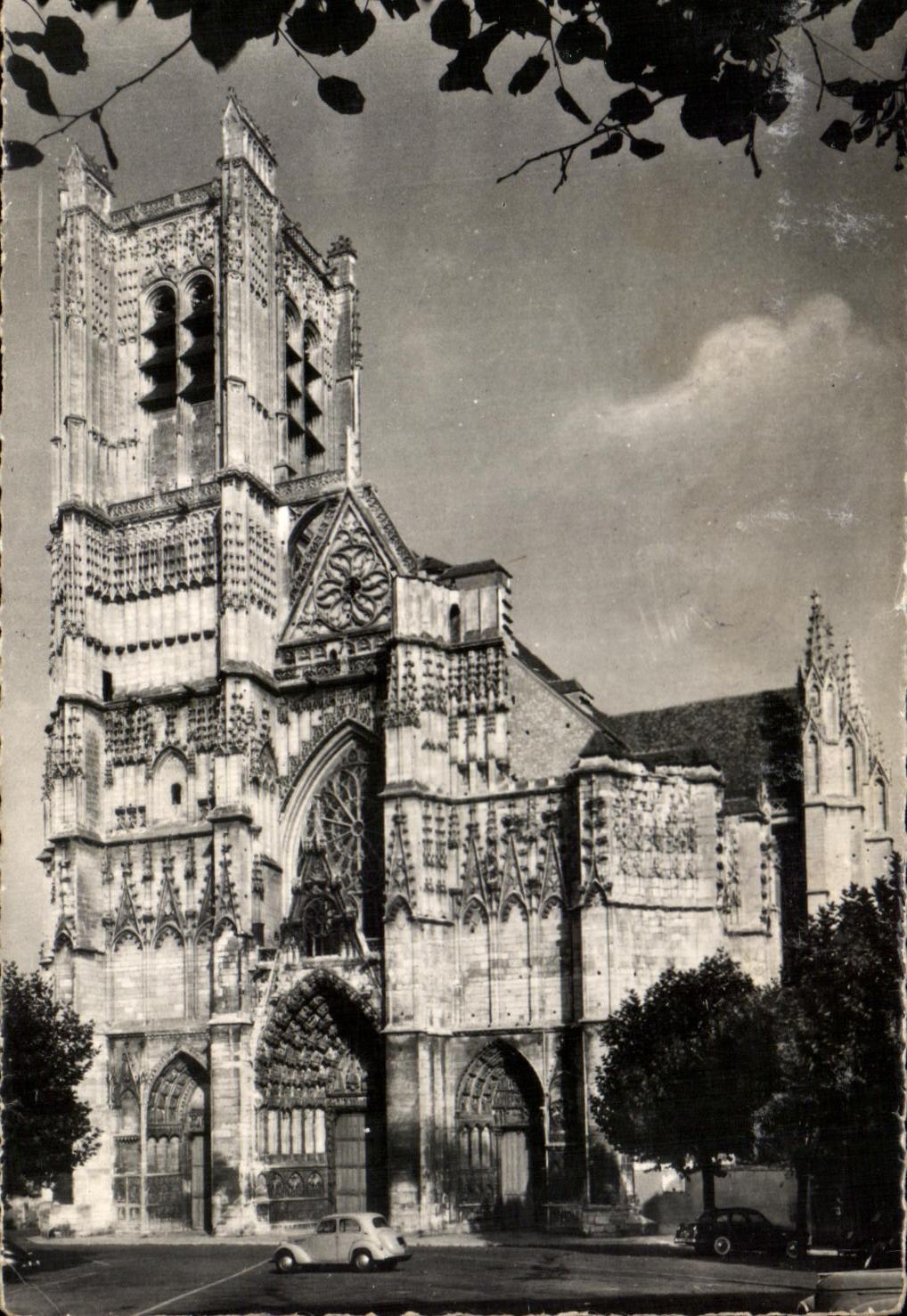 Auxerre (Yonne) — Cathédrale Saint-Étienne — éditeur Éditions LALATION