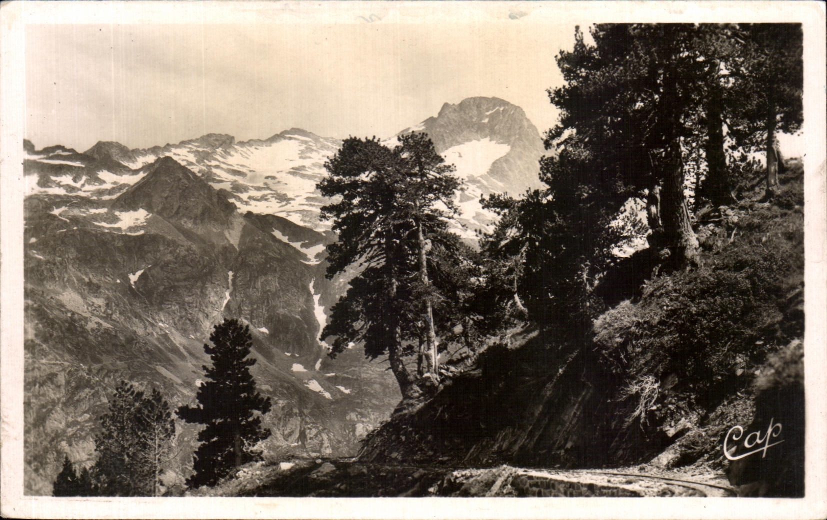 Paysage vers le Palas et la voie du petit train — ARTOUSTE — éditeur Cap