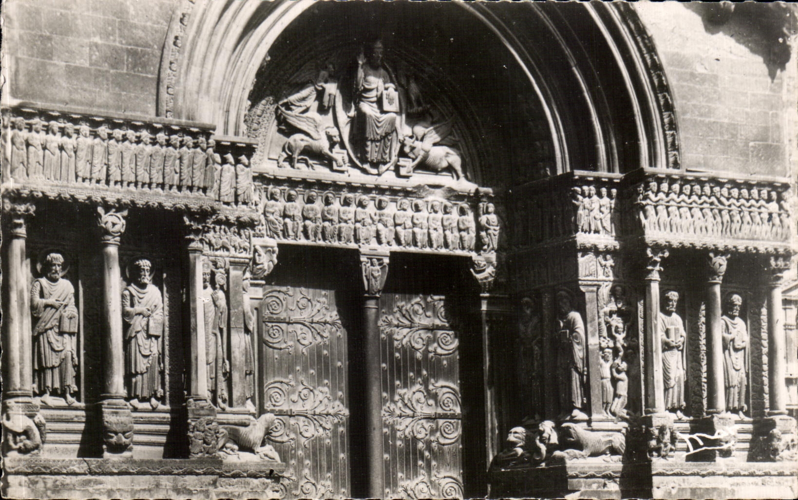 CPA Arles Portail le l'eglise st trophime 