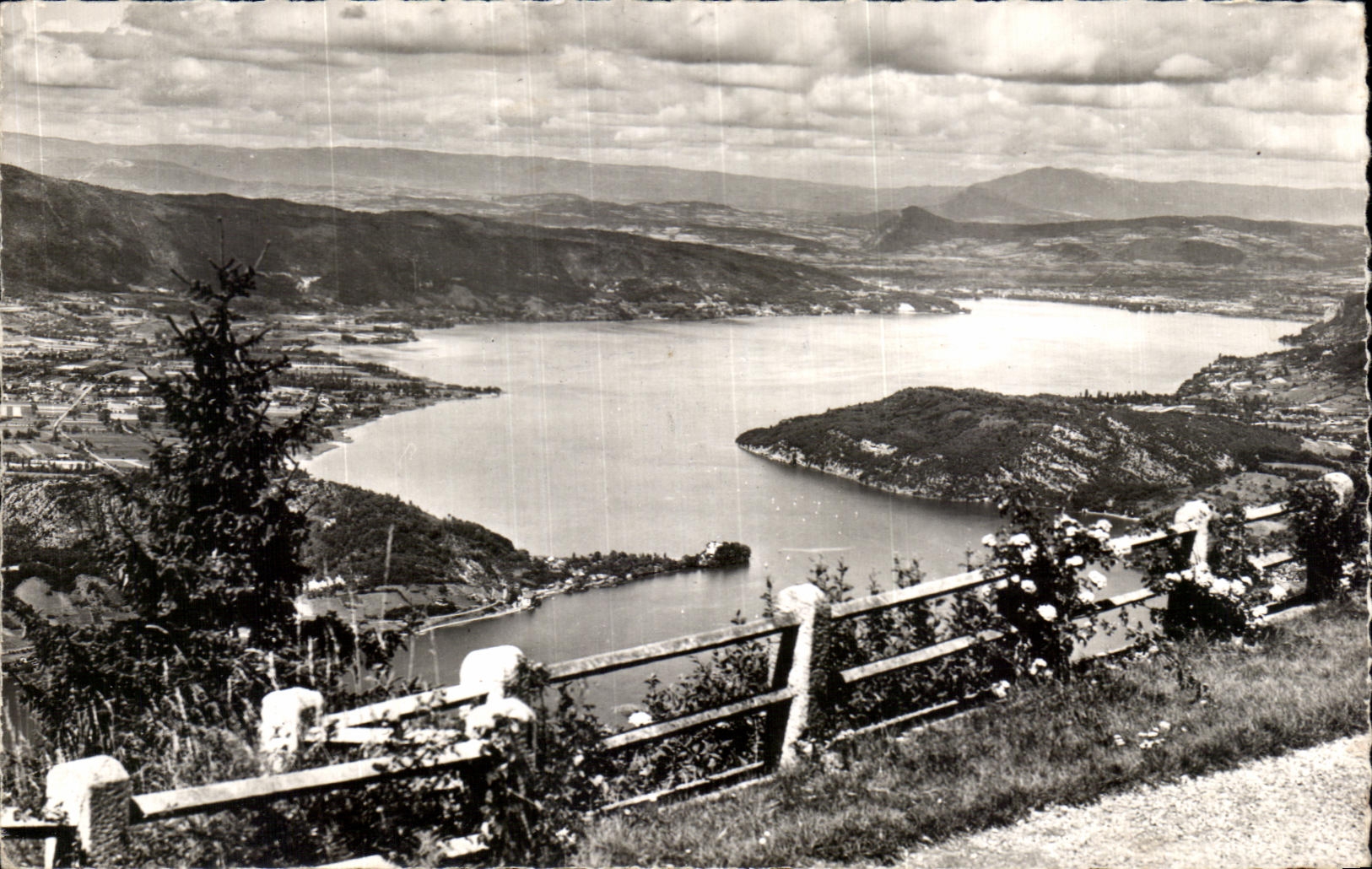 Lac d'Annecy — vue du col de la Forclaz — Éditions Mouchet, n°1380