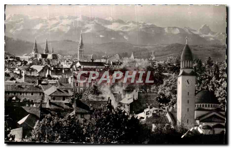 CPA Vue generale et les pyrenees Pau