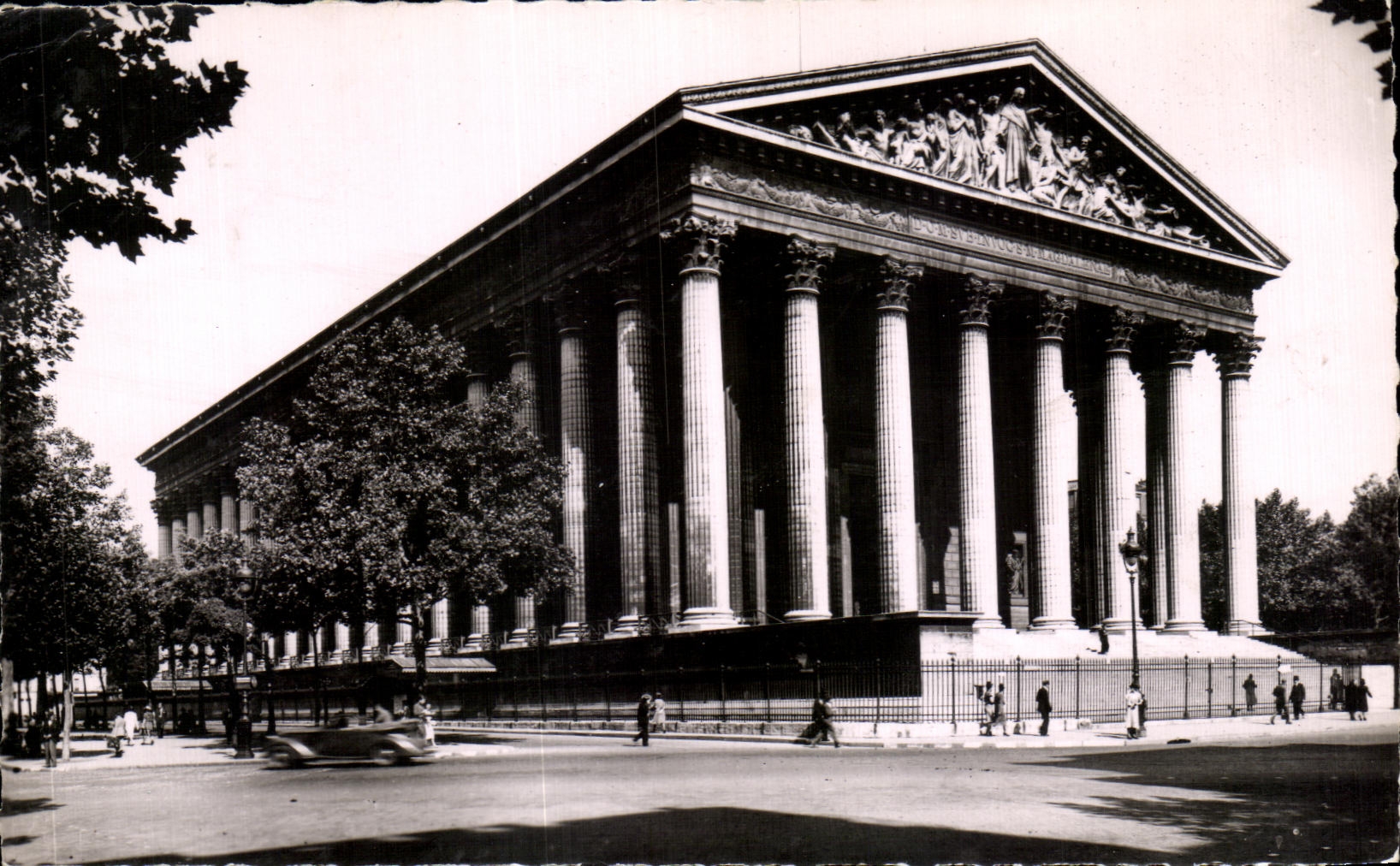 CPA Paris l eglise de la madeleine