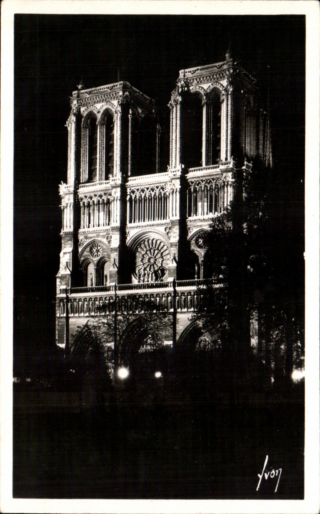 CPA Paris en flanant notre dame illuminee 