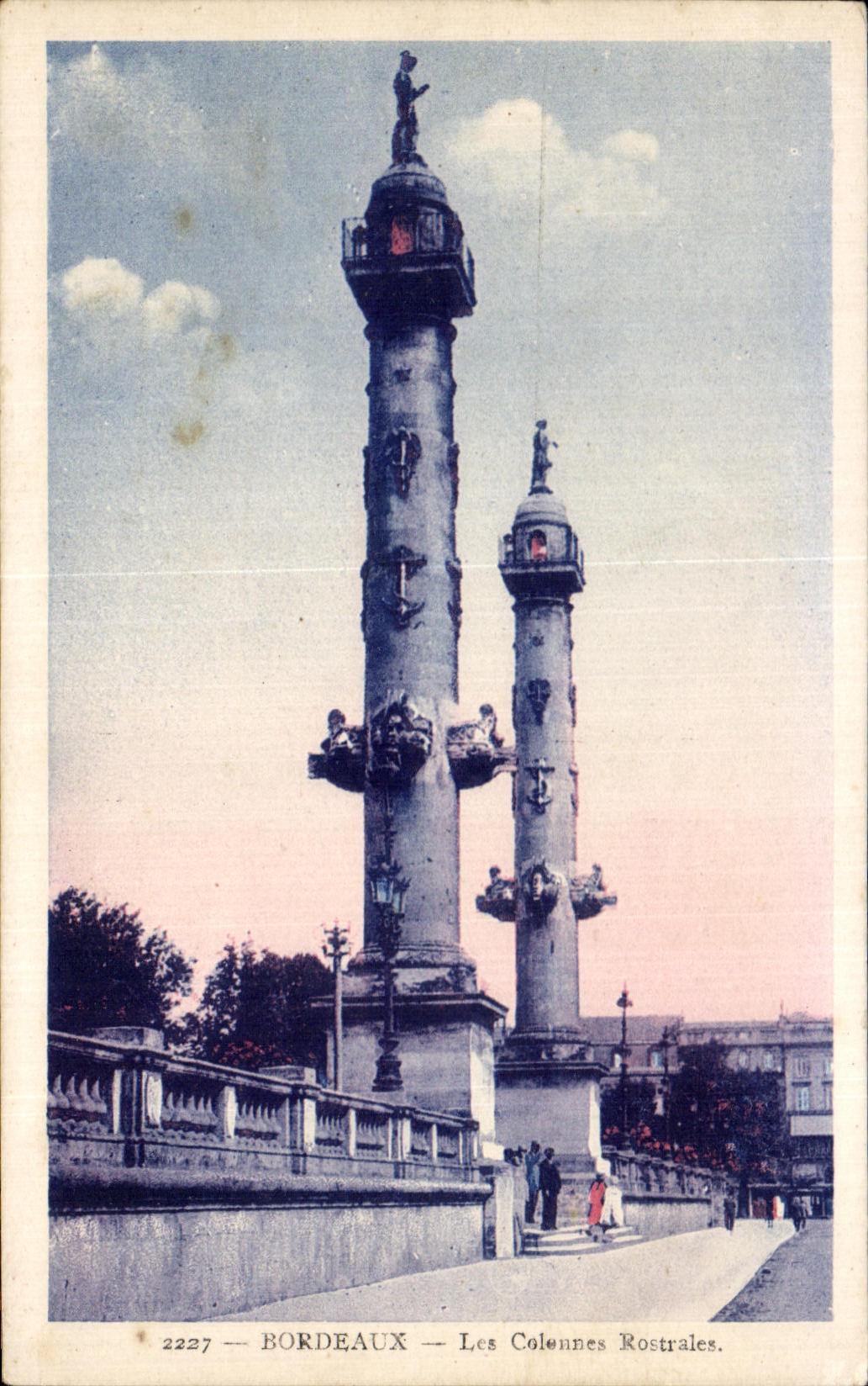 CPA Bordeaux Les Colonnes Rostrales